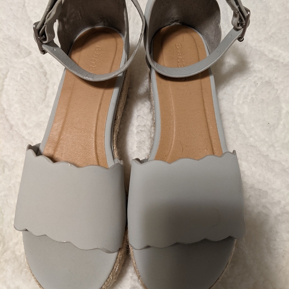 Sandals - Picture 2 of 4